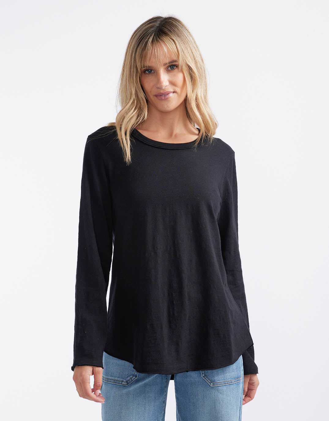 Essential Scoop Hem Long Sleeve T-shirt - Black
