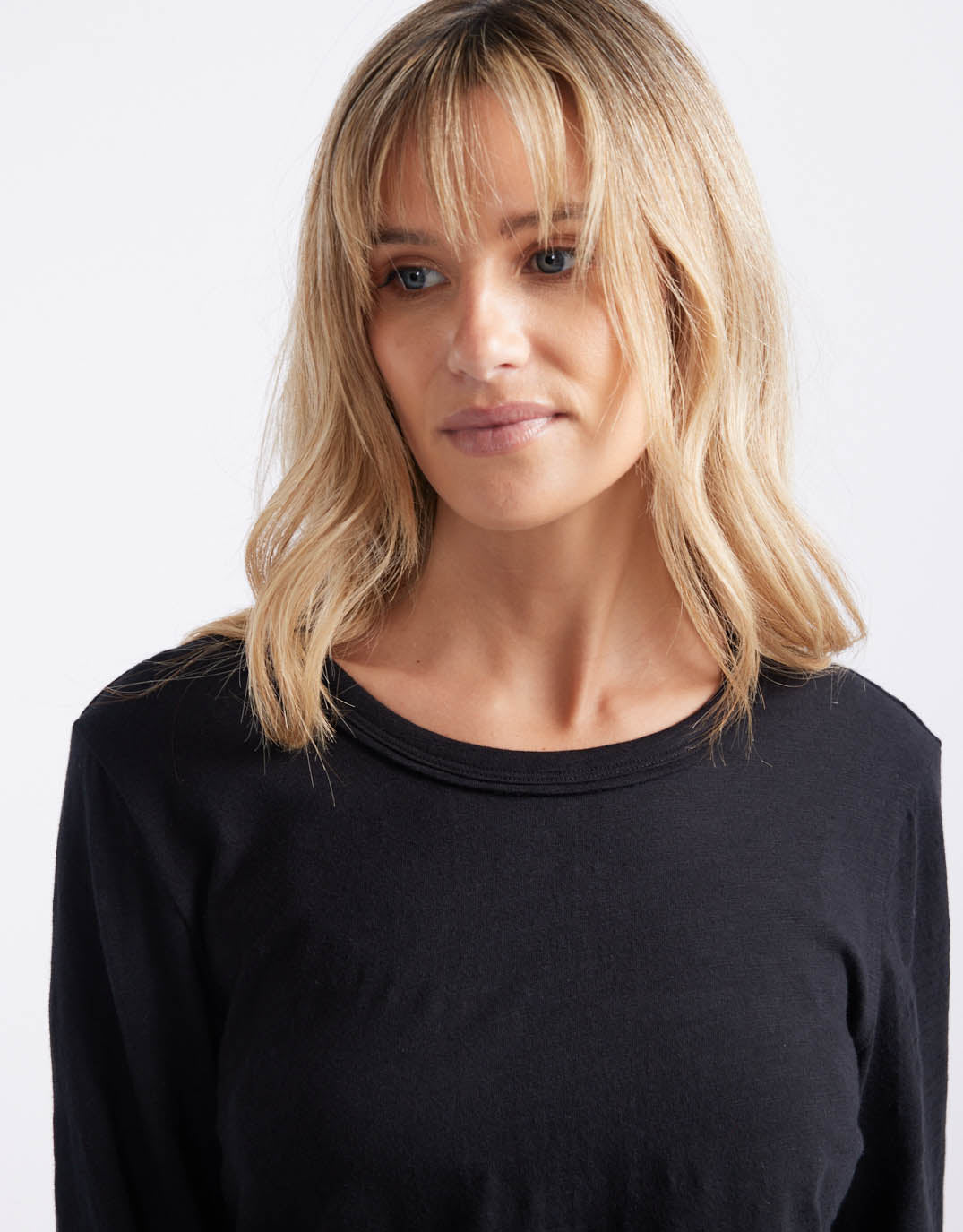 Essential Scoop Hem Long Sleeve T-shirt - Black