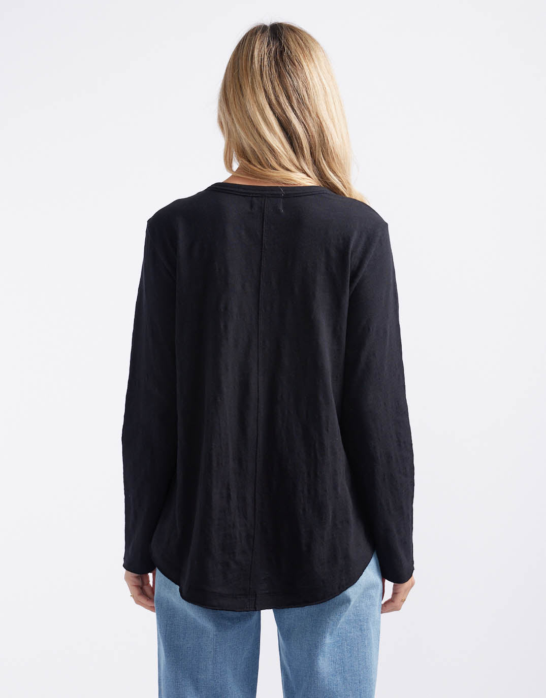 Essential Scoop Hem Long Sleeve T-shirt - Black