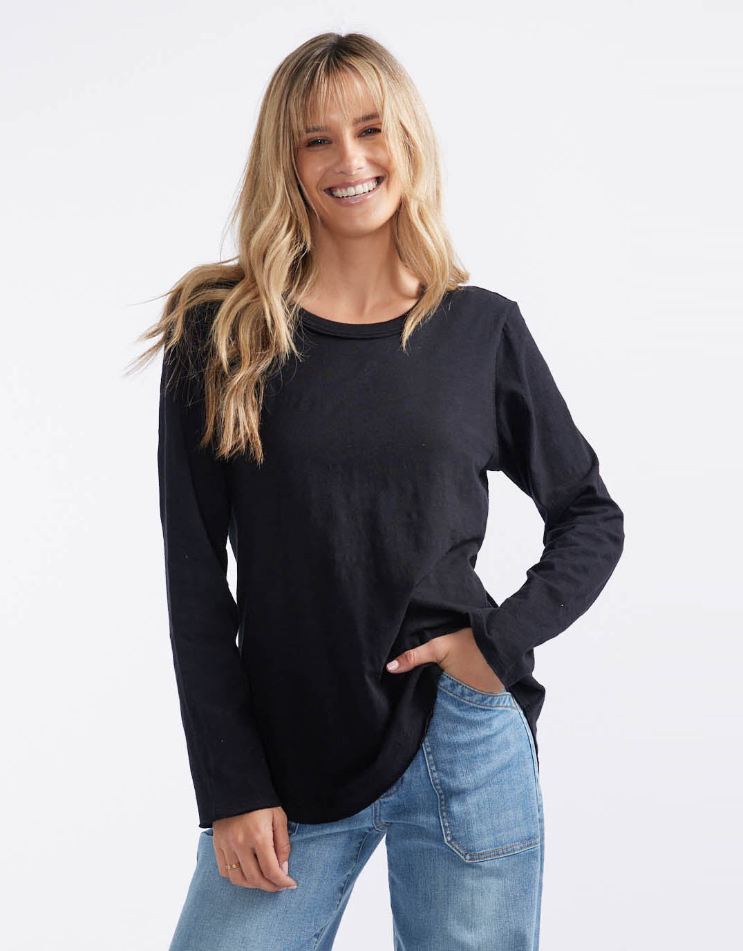 Essential Scoop Hem Long Sleeve T-shirt - Black