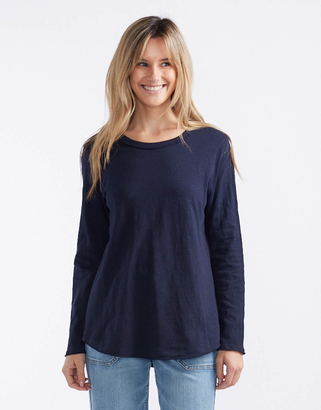 Essential Scoop Hem Long Sleeve T-shirt - Navy