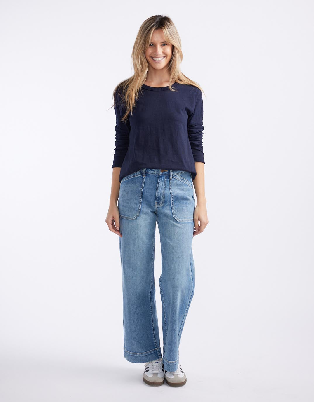 Essential Scoop Hem Long Sleeve T-shirt - Navy