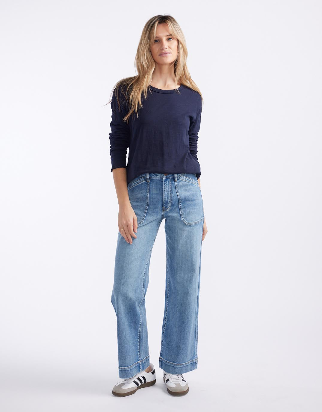 Essential Scoop Hem Long Sleeve T-shirt - Navy