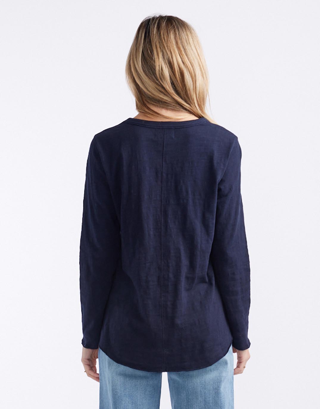 Essential Scoop Hem Long Sleeve T-shirt - Navy