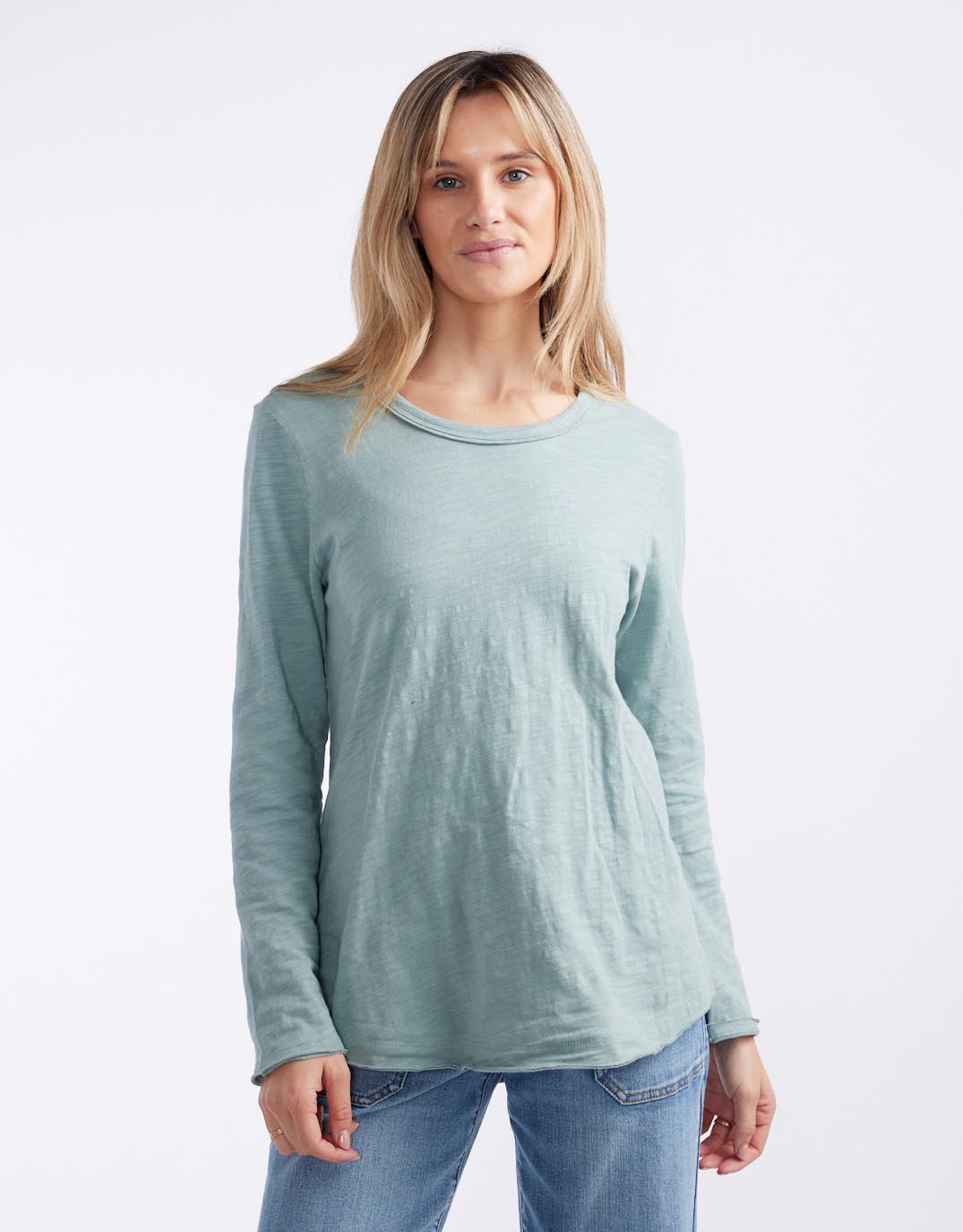 Essential Scoop Hem Long Sleeve T-shirt - Sage