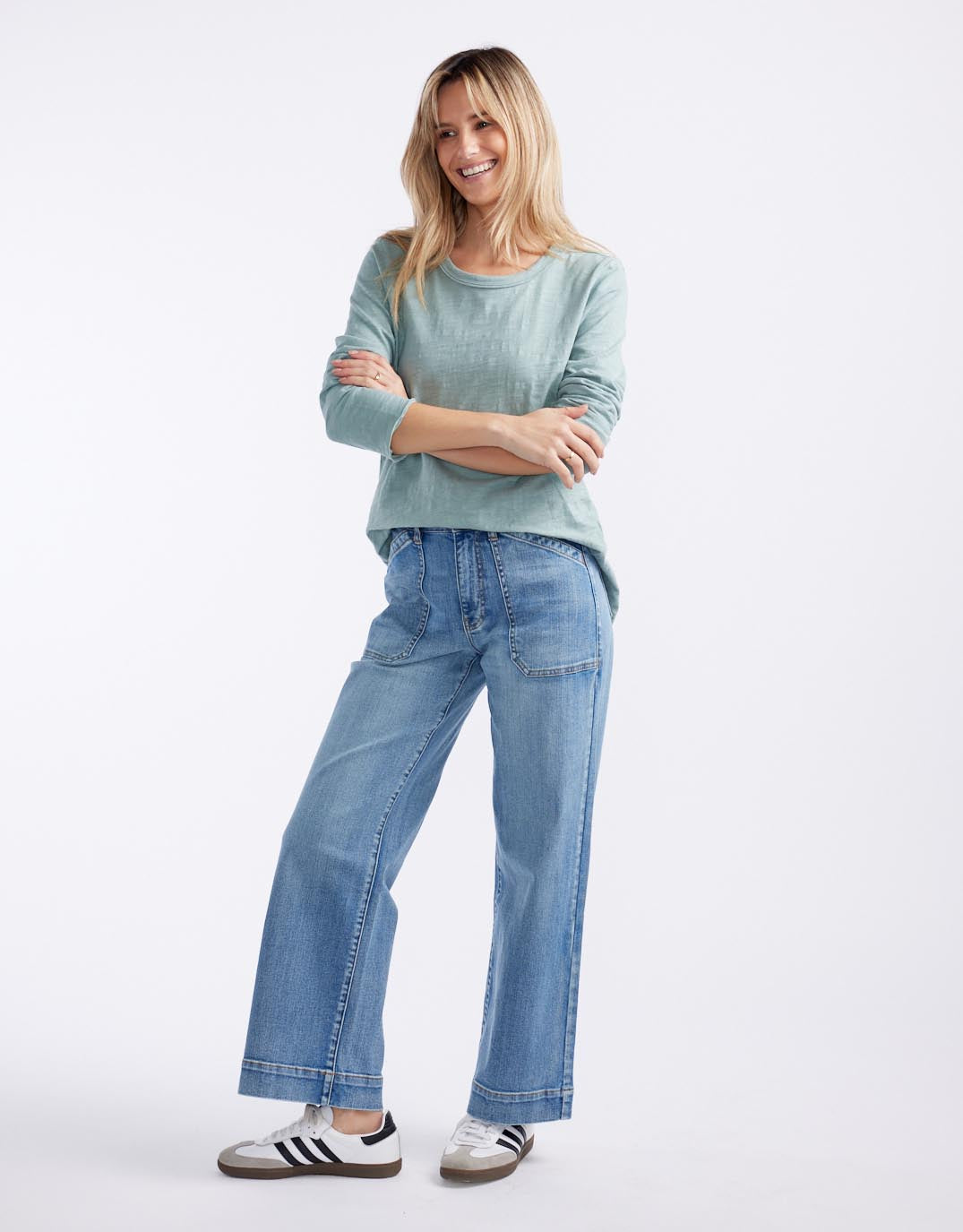 Essential Scoop Hem Long Sleeve T-shirt - Sage