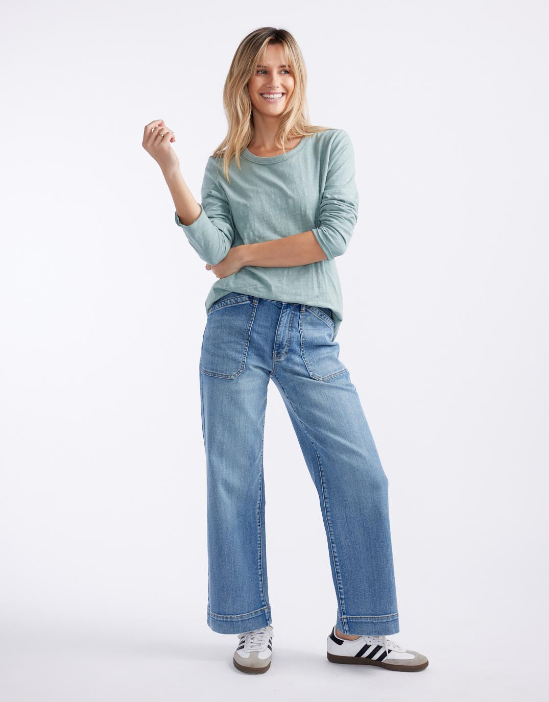 Essential Scoop Hem Long Sleeve T-shirt - Sage
